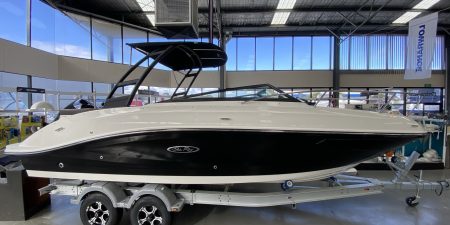 Sea Ray boat Sun Sport 230 Outboard