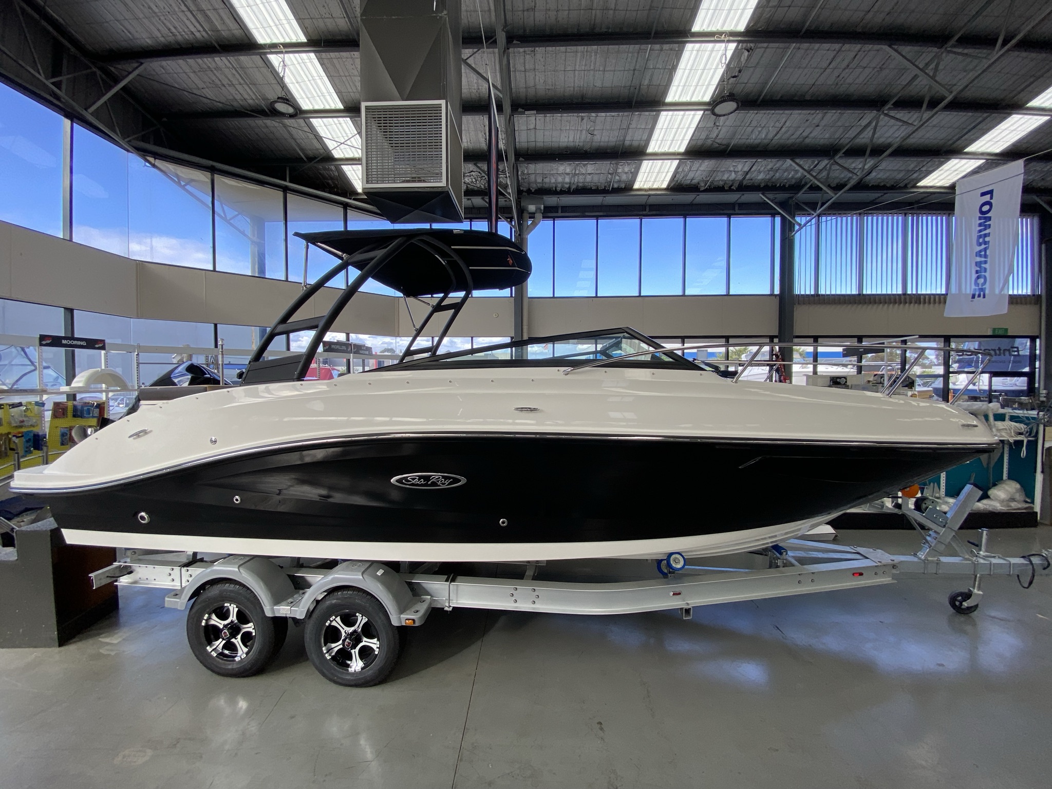 Sea Ray boat Sun Sport 230 Outboard